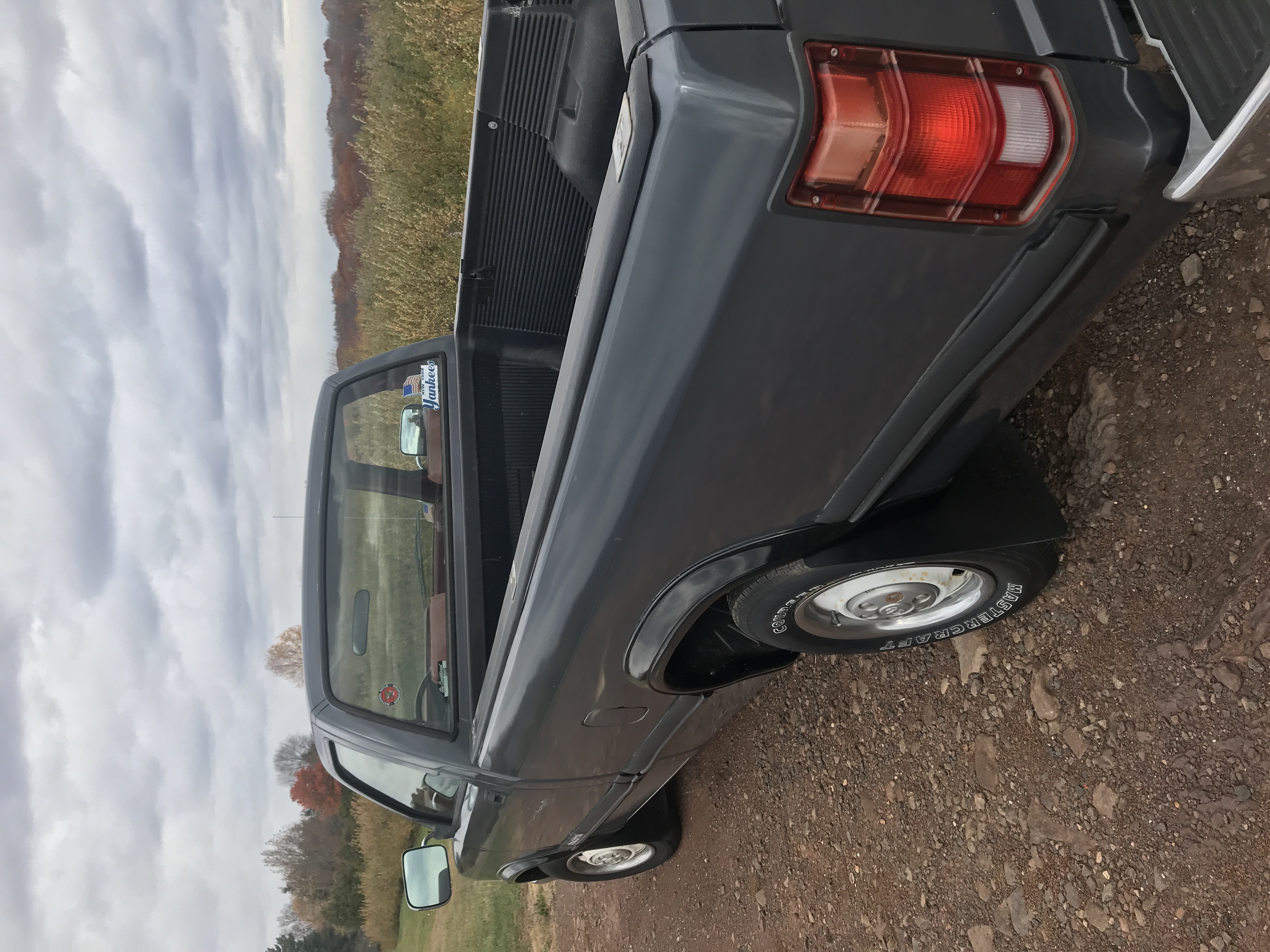 1991 Dodge Dakota Pickup ONE OWNER 117K 8 foot bed and roomy bench seating NICE — photo 6